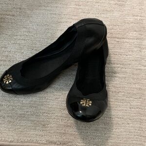 Tory Burch Black Flats with Gold Logo 10M Very good condition